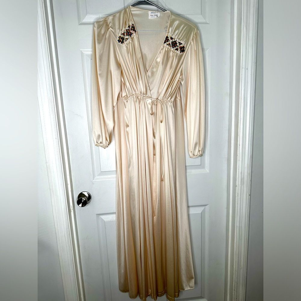JCPenney Robe Womens Vintage Embroidered Long Sleeve Wrap Champagne Cream M